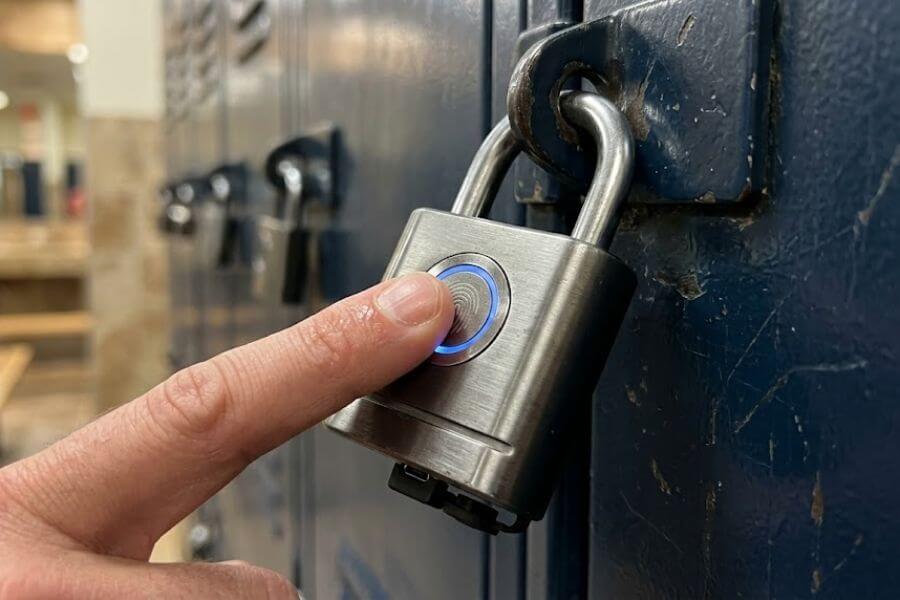 Read more about the article 5 Most Reliable Fingerprint Smart Padlocks for Gym and Travel Lockers